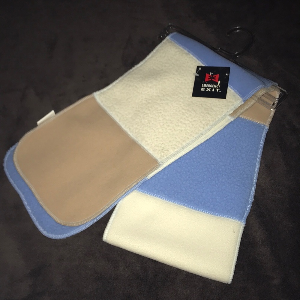 ❄️NWT Blue, Tan, & Cream ColorBlock Fleece Scarf❄️